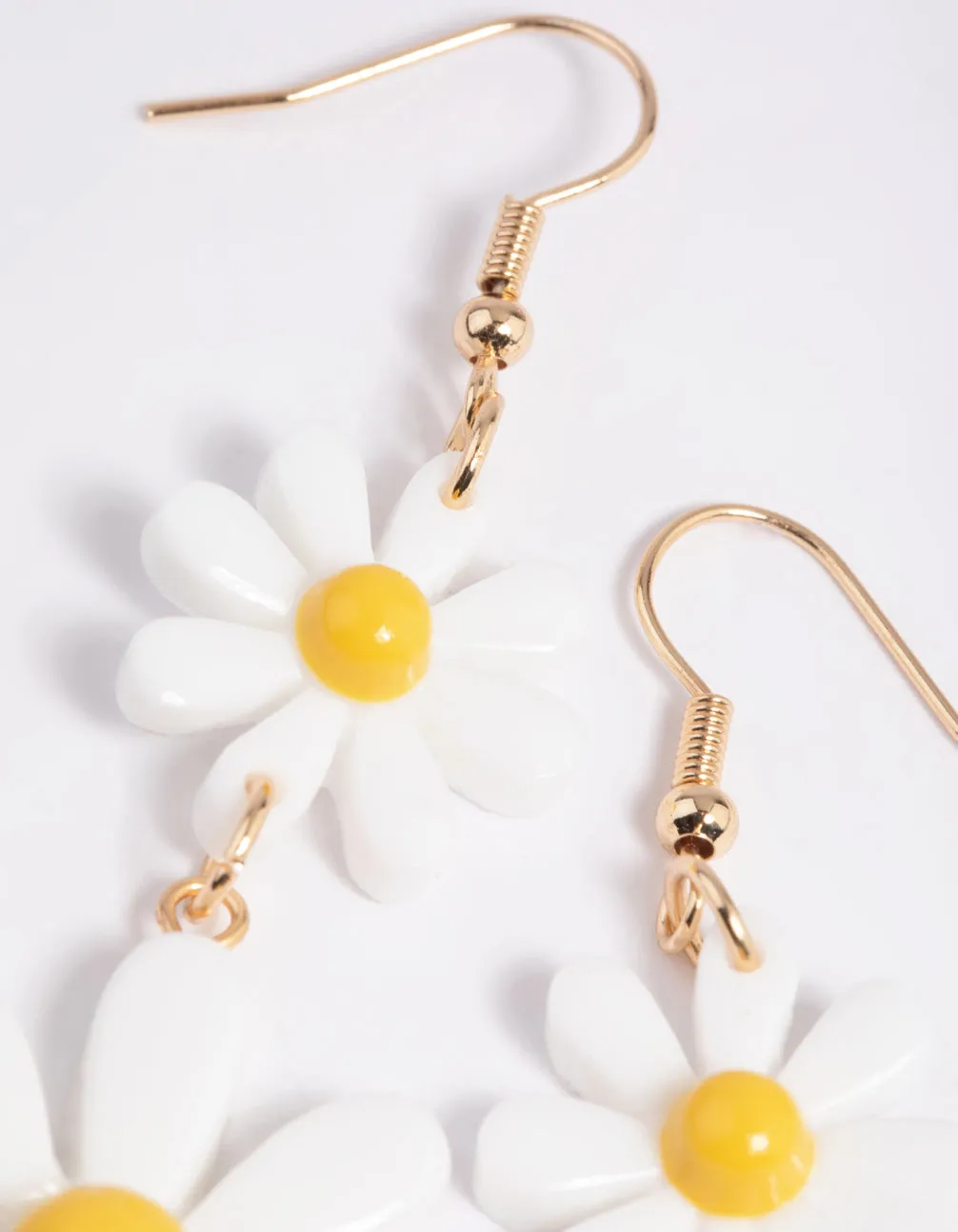 90s White Daisy Drop Earrings