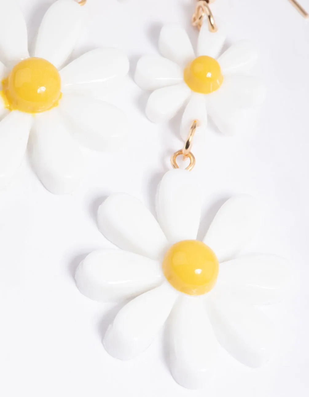 90s White Daisy Drop Earrings